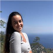 Soy una apasionada de los idiomas, especialmente del inglés y me gustaría compartir mis conocimientos con otras personas